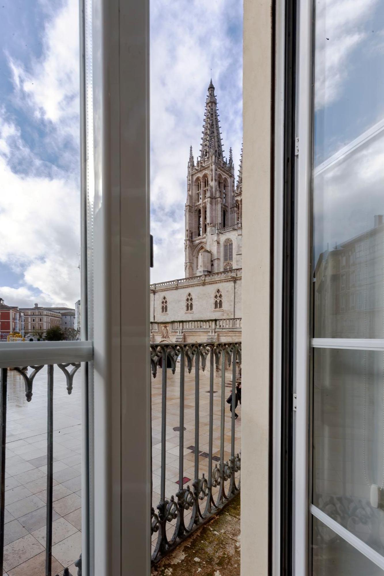 Cinco Balcones A La Catedral By Unique Rooms Burgos Exterior photo